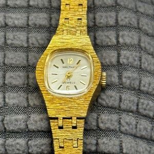 Vintage Ladies Waltham Jewels Wind-Up Brushed Gold Watch - works great!